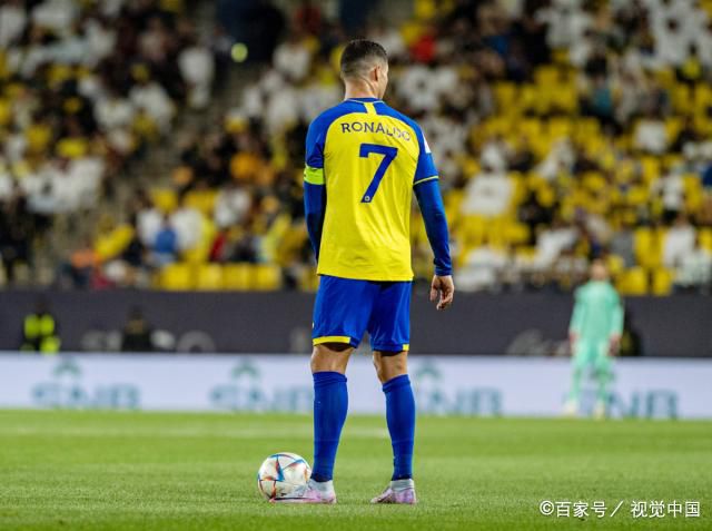 金·卡戴珊出街 紧身裤勾勒葫芦臀 2021-03-24 当地时间3月23日，美国加州，金·卡戴珊现身参加商业会议。